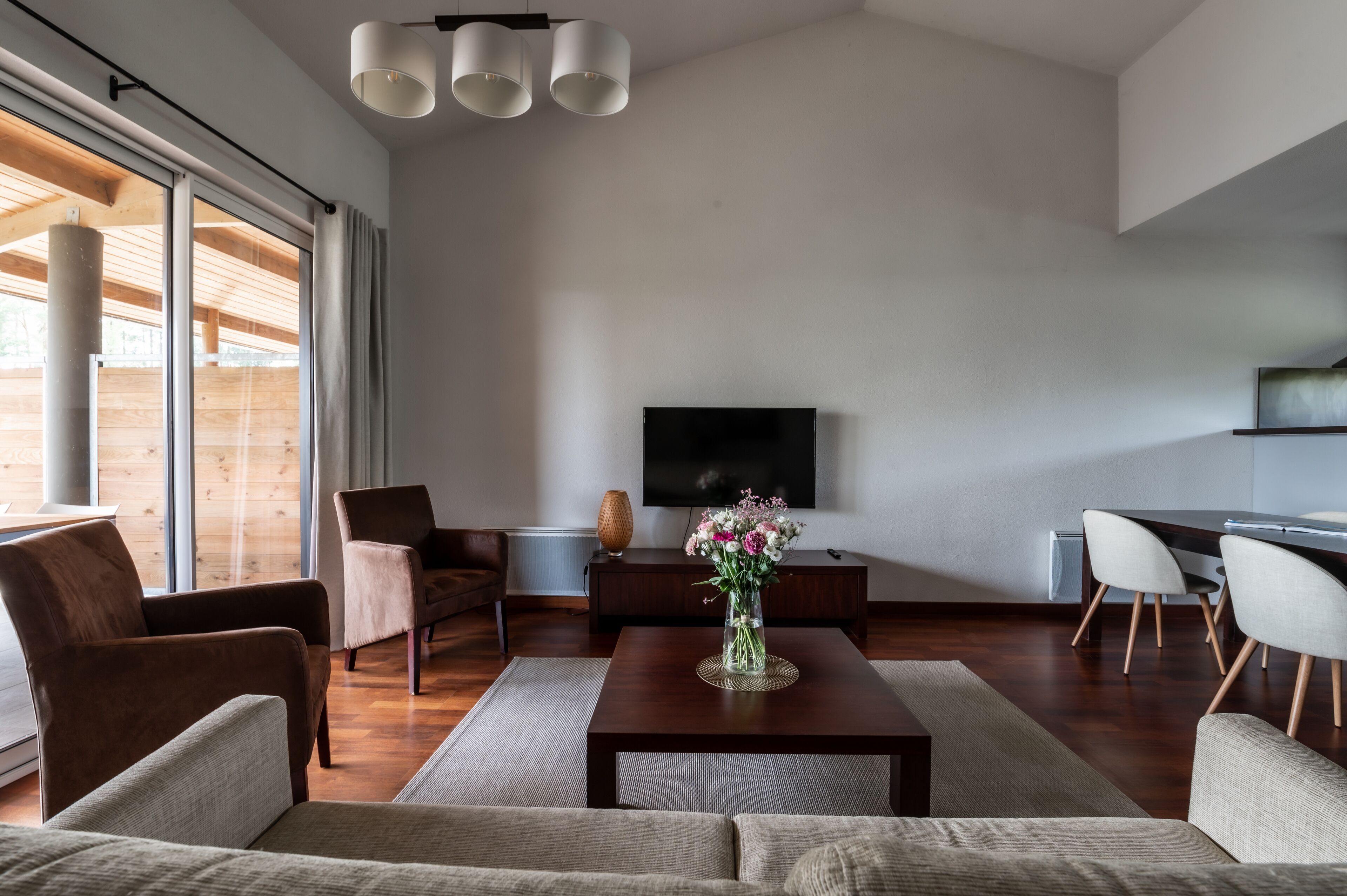 80-cm lcd tv with digital channels, tv, offices