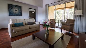 80 cmの液晶テレビ (デジタル放送視聴可)、テレビ、書斎 / ワークスペース