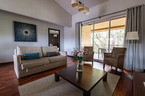 80-cm LCD TV with digital channels, TV, offices - Domaine de Cicé-Blossac (Bruz)