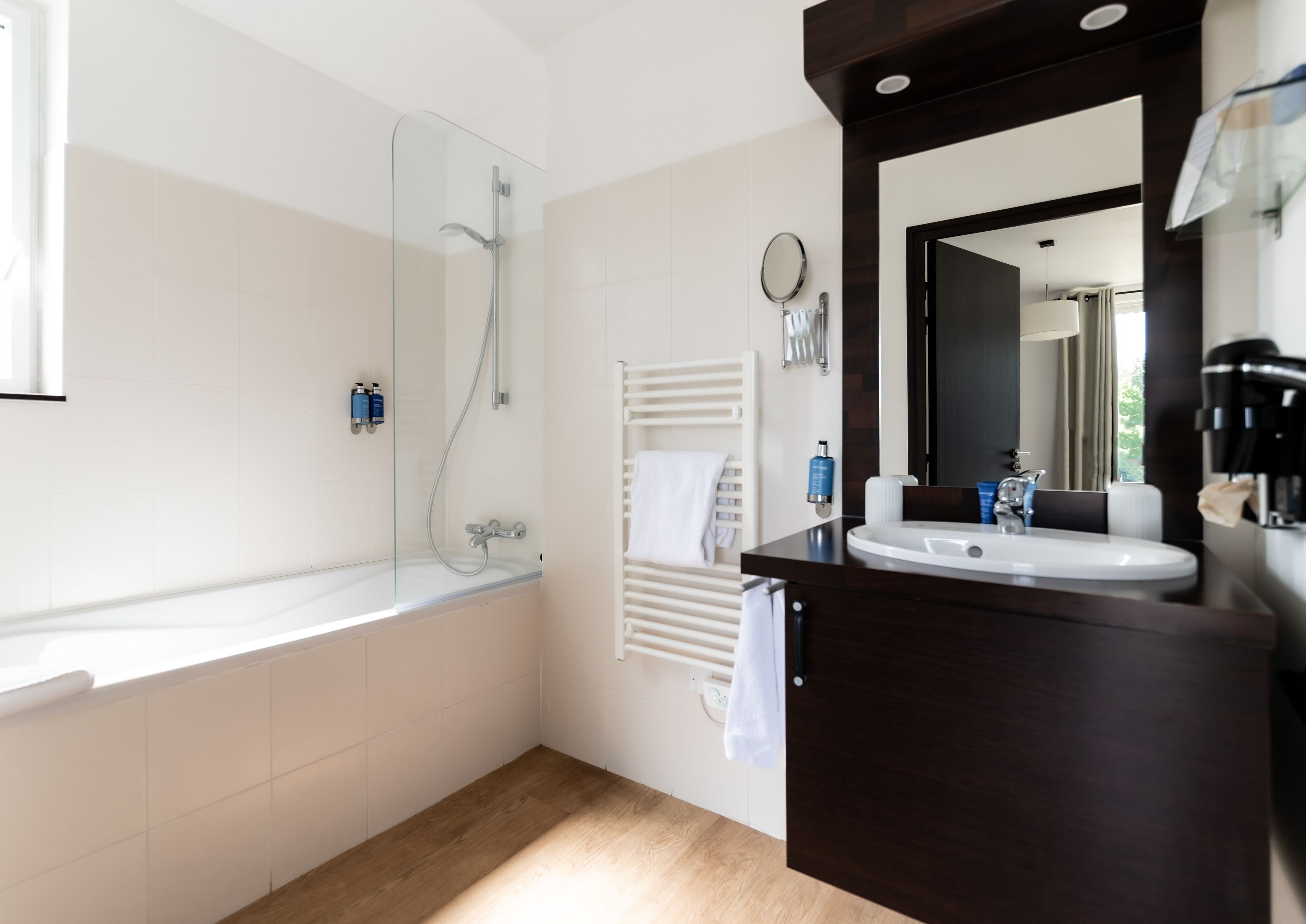 经典套房 | 浴室 | 吹风机、毛巾