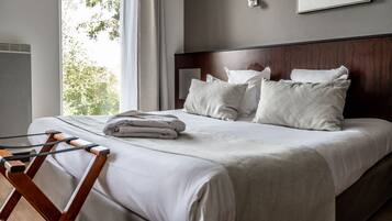 Superior Room, 1 Double Bed | Premium bedding, in-room safe, desk, blackout curtains