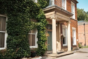 Fachada de la propiedad