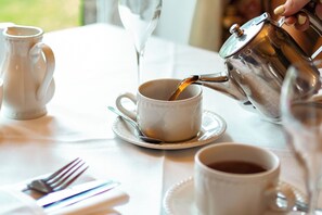 Desayuno para llevar diario (GBP 15.95 por persona)