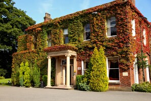 Front of property - Classic Lodges - Farington Lodge (Leyland)