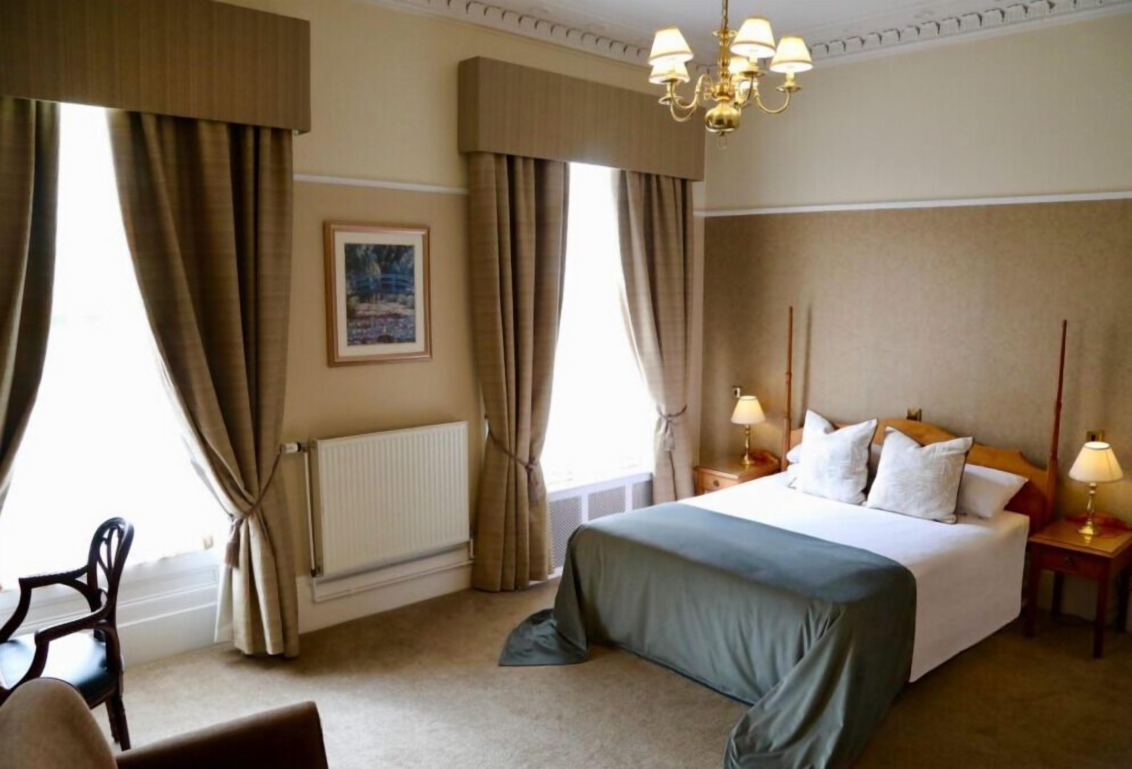 Habitació doble clàssica | Bany | Articles de tocador gratuïts, assecador de cabells i tovalloles 