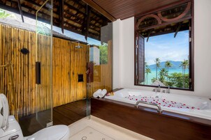 Deluxe Seaview Villa | Bathroom | Separate tub and shower, rainfall showerhead, eco-friendly toiletries