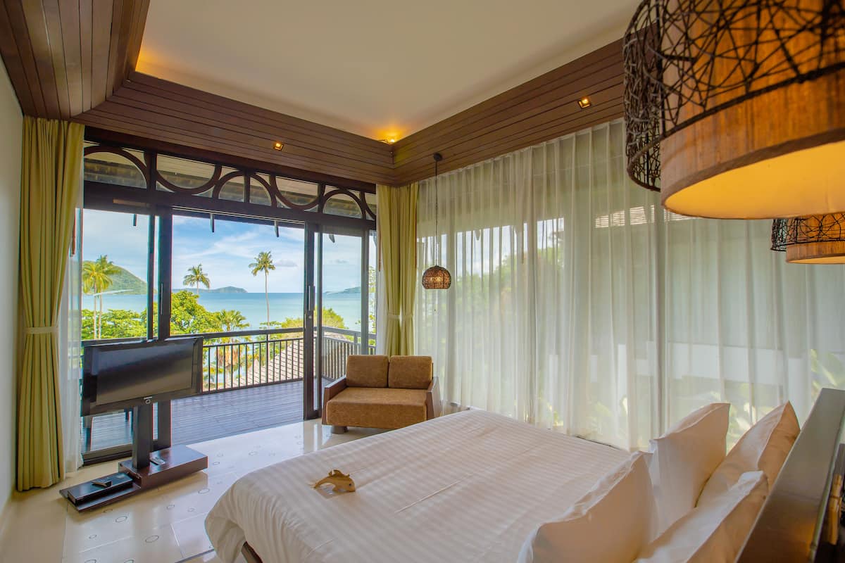 Deluxe Seaview Villa | 2 bedrooms, in-room safe, desk, blackout drapes