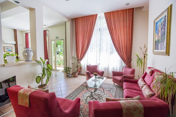 Coin salon dans le hall