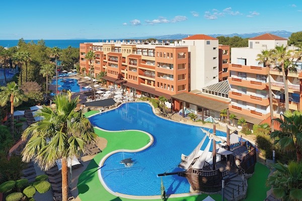 Indoor pool, 2 outdoor pools, sun loungers