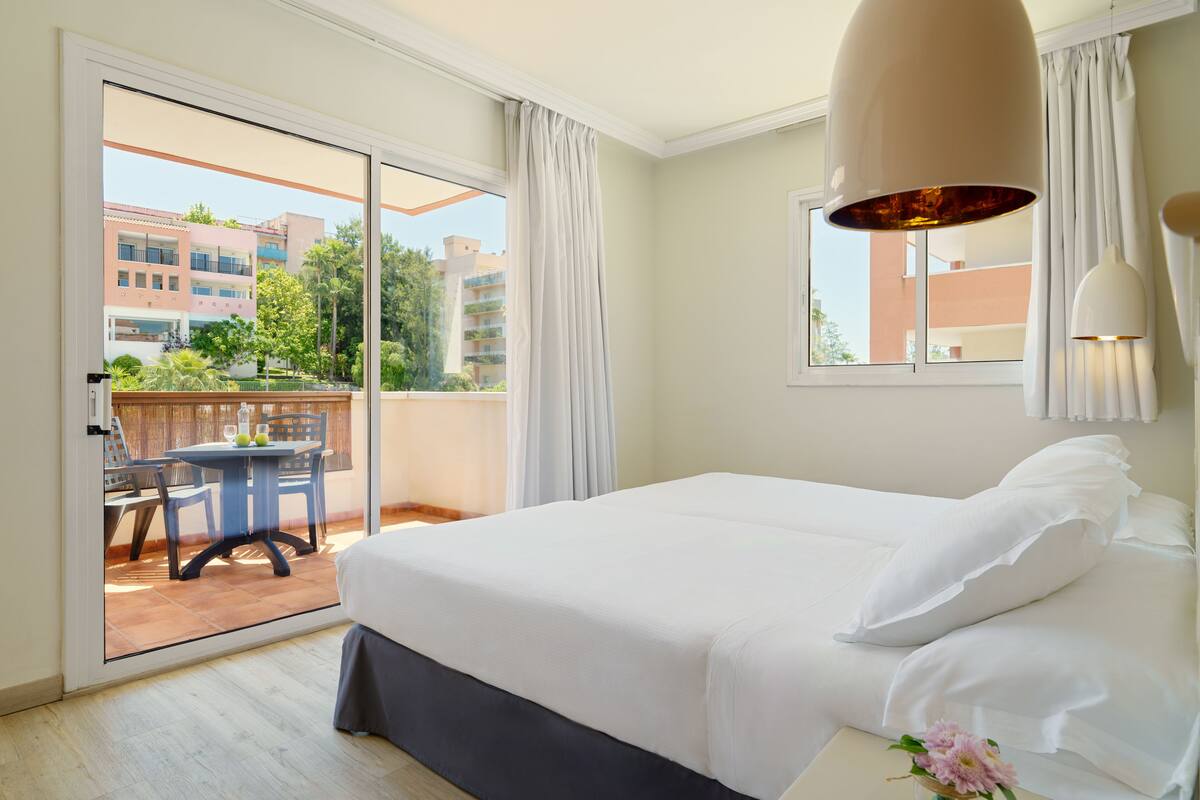 1 bedroom, in-room safe, desk, free wifi