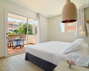 Värdeförvaringsskåp på rummet, skrivbord, gratis wi-fi och sängkläder