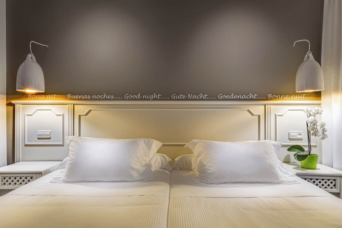 1 bedroom, in-room safe, desk, free wifi