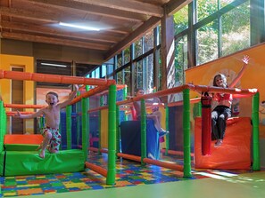 Innen-Kinderspielplatz