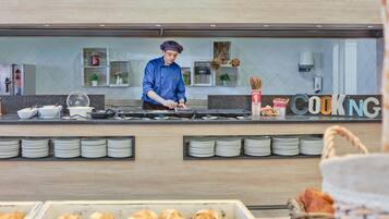 Desayuno buffet (EUR 20 por persona)