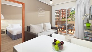 Plasma-tv och ett bordtennisbord