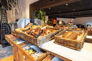 包含每日自助早餐