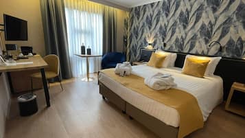 Luxe beddengoed, een minibar, een kluis op de kamer, een bureau