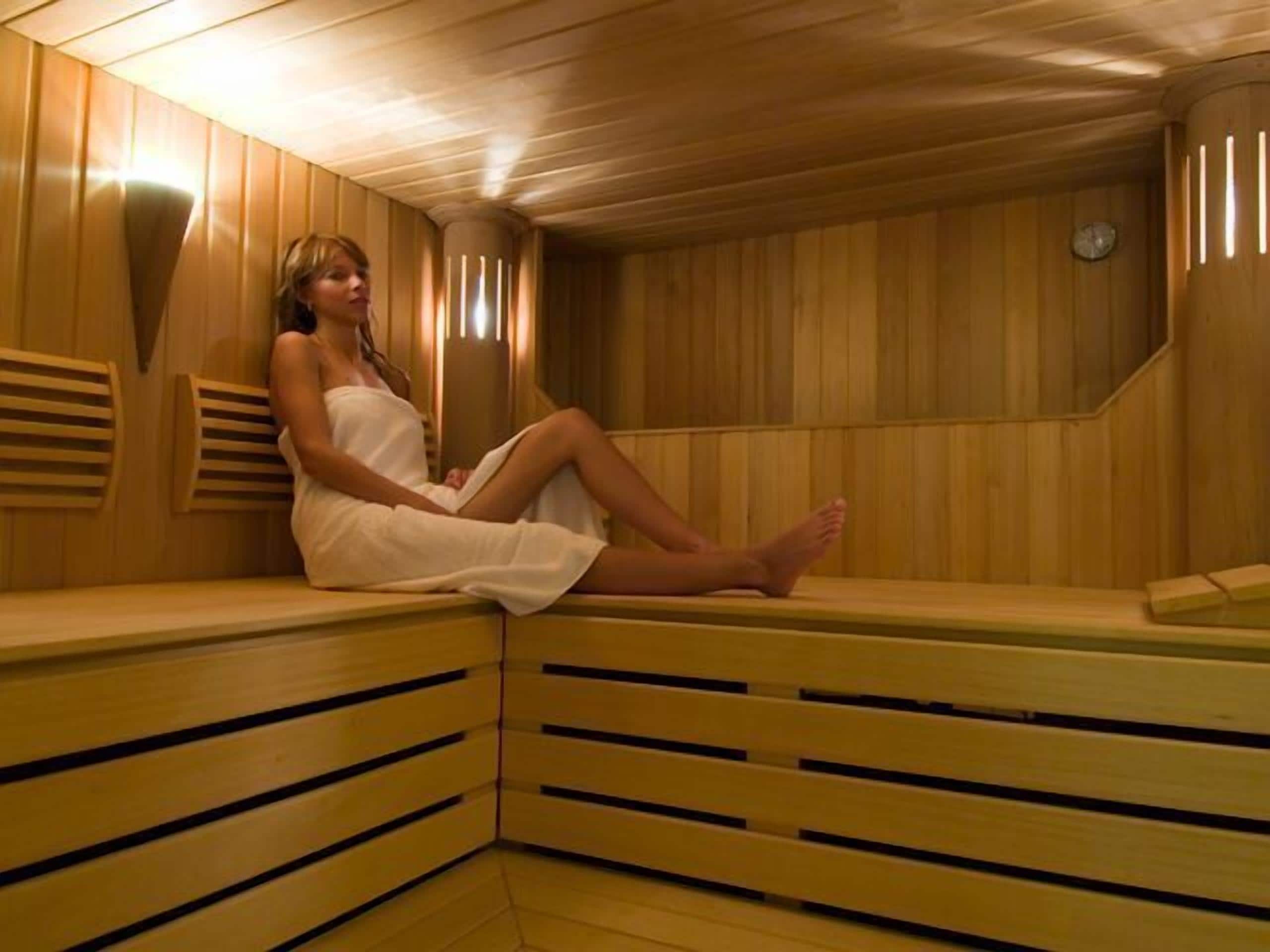 sauna, steam room, turkish bath/hammam, body treatments