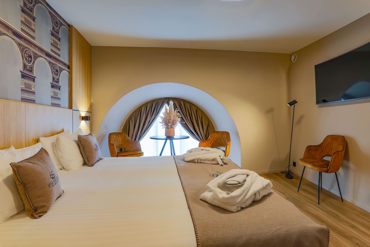 executive room | 1 bedroom, premium bedding, minibar, in-room safe