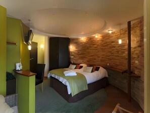 In-room safe, desk, free WiFi, bed sheets - Hotel Myrtilles (Vielsalm)
