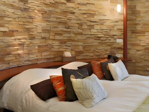 套房 | 客房內保險箱、書桌、免費無線上網、床單