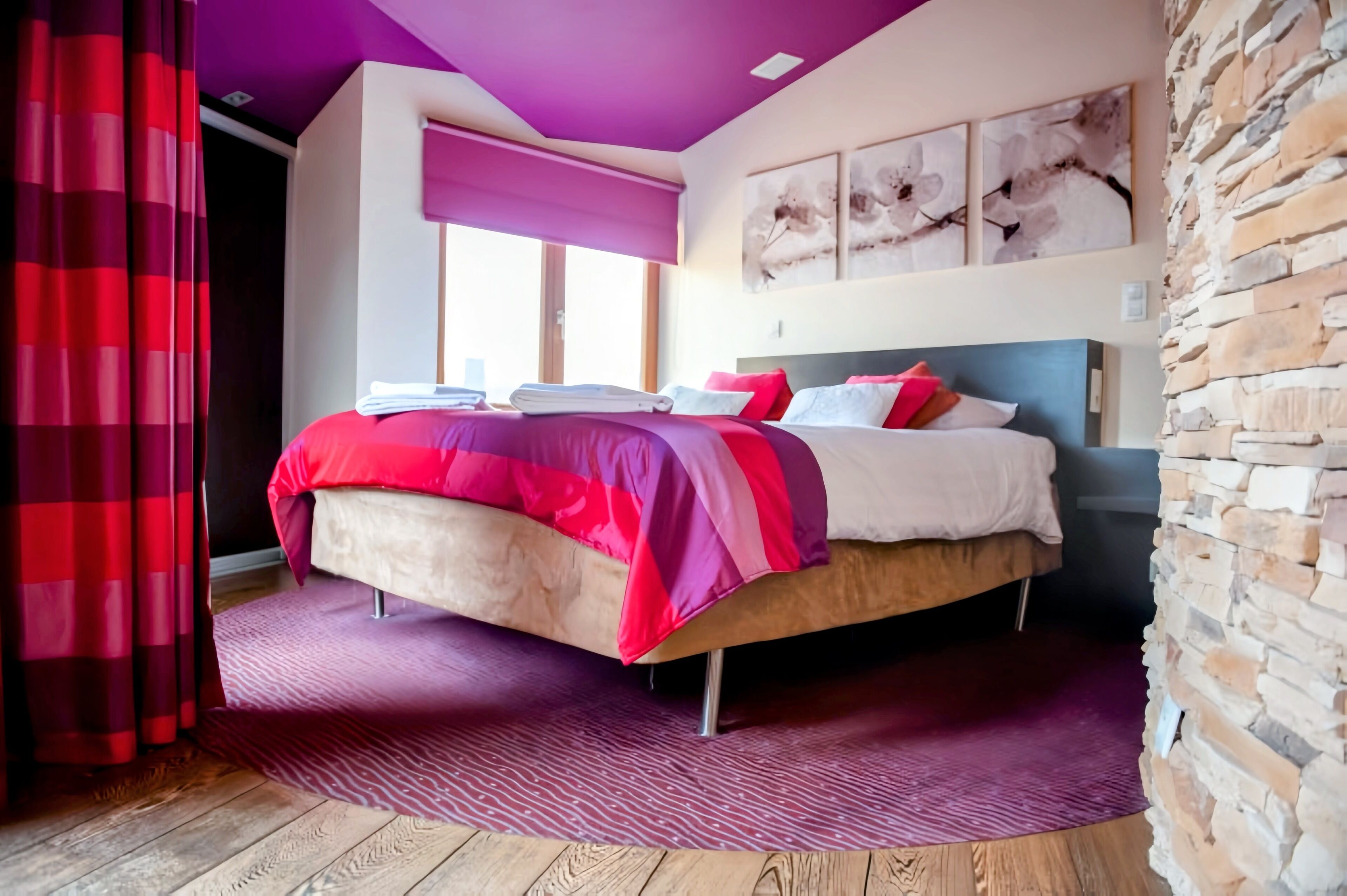 Suite, terras | Een kluis op de kamer, een bureau, gratis wifi, beddengoed