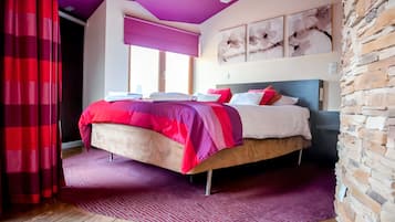 Suite, terras | Een kluis op de kamer, een bureau, gratis wifi, beddengoed