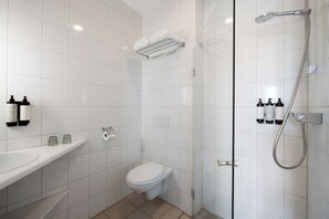 Standard-Doppelzimmer, Gartenblick | Badezimmer