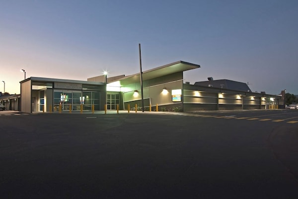 住宿正面 (夜晚)