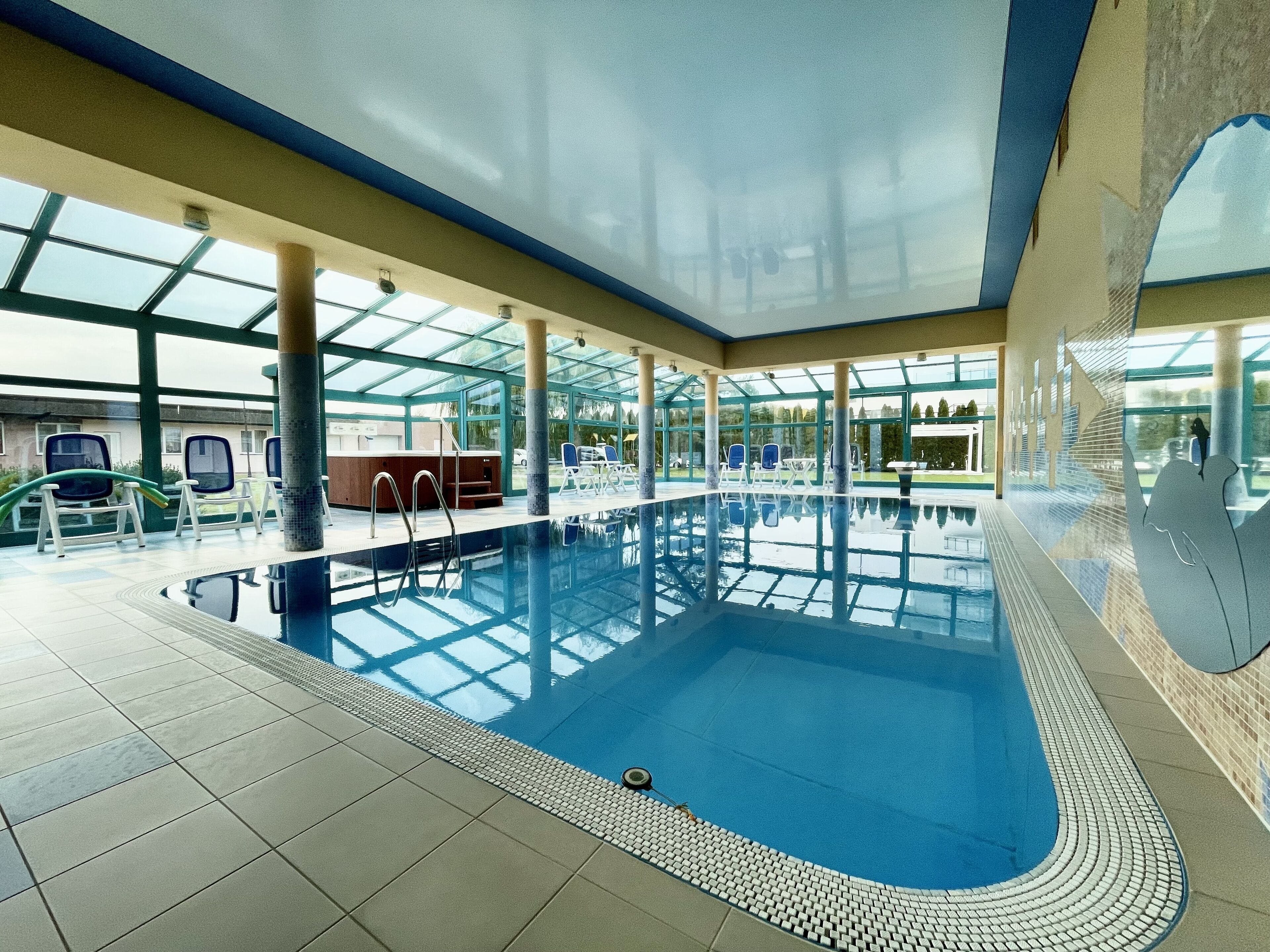 indoor pool, pool loungers