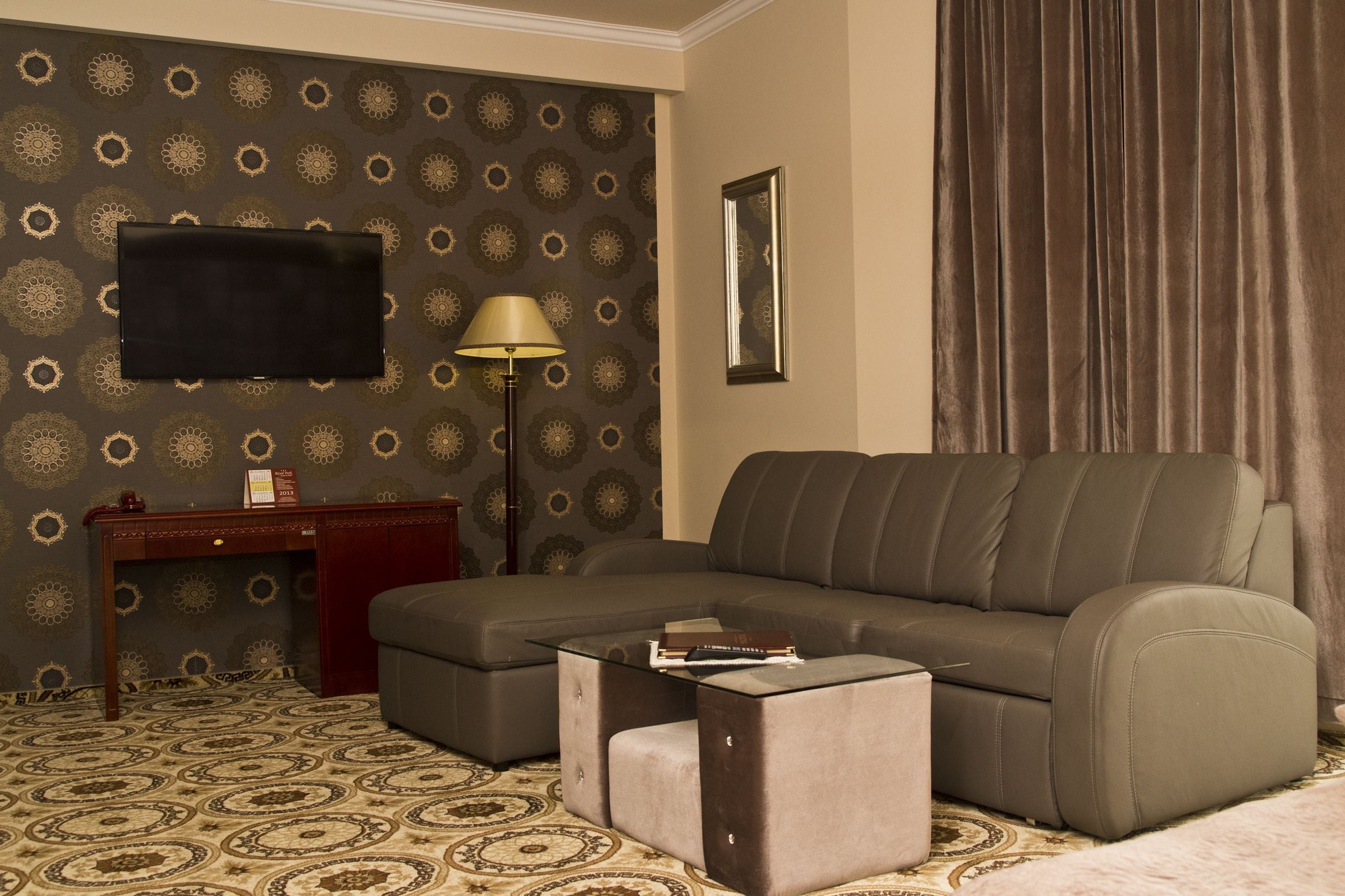 in-room safe, desk, laptop workspace, blackout curtains