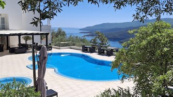 Outdoor pool, pool umbrellas, sun loungers