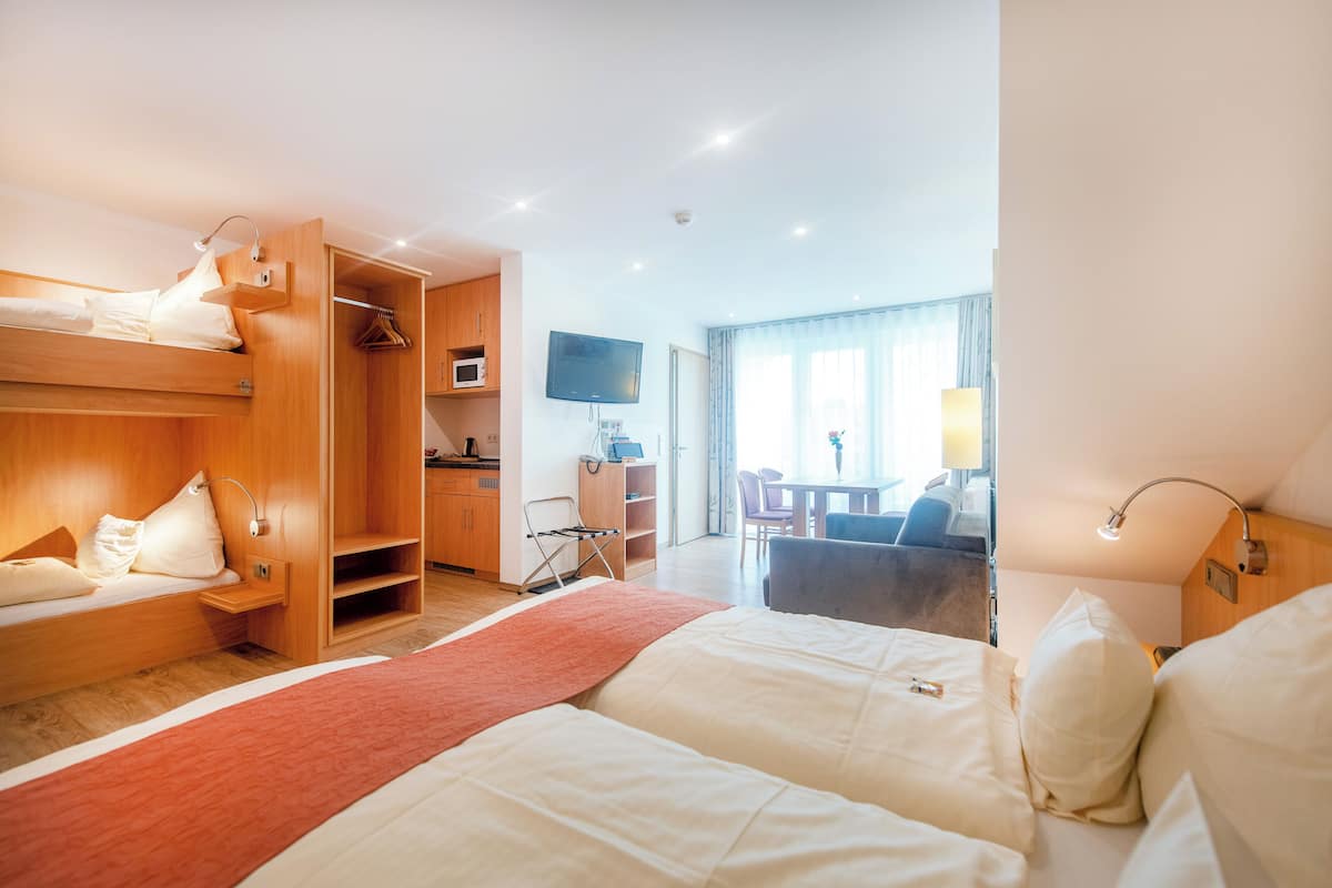 Family Room | Hypo-allergenic bedding, free minibar, in-room safe