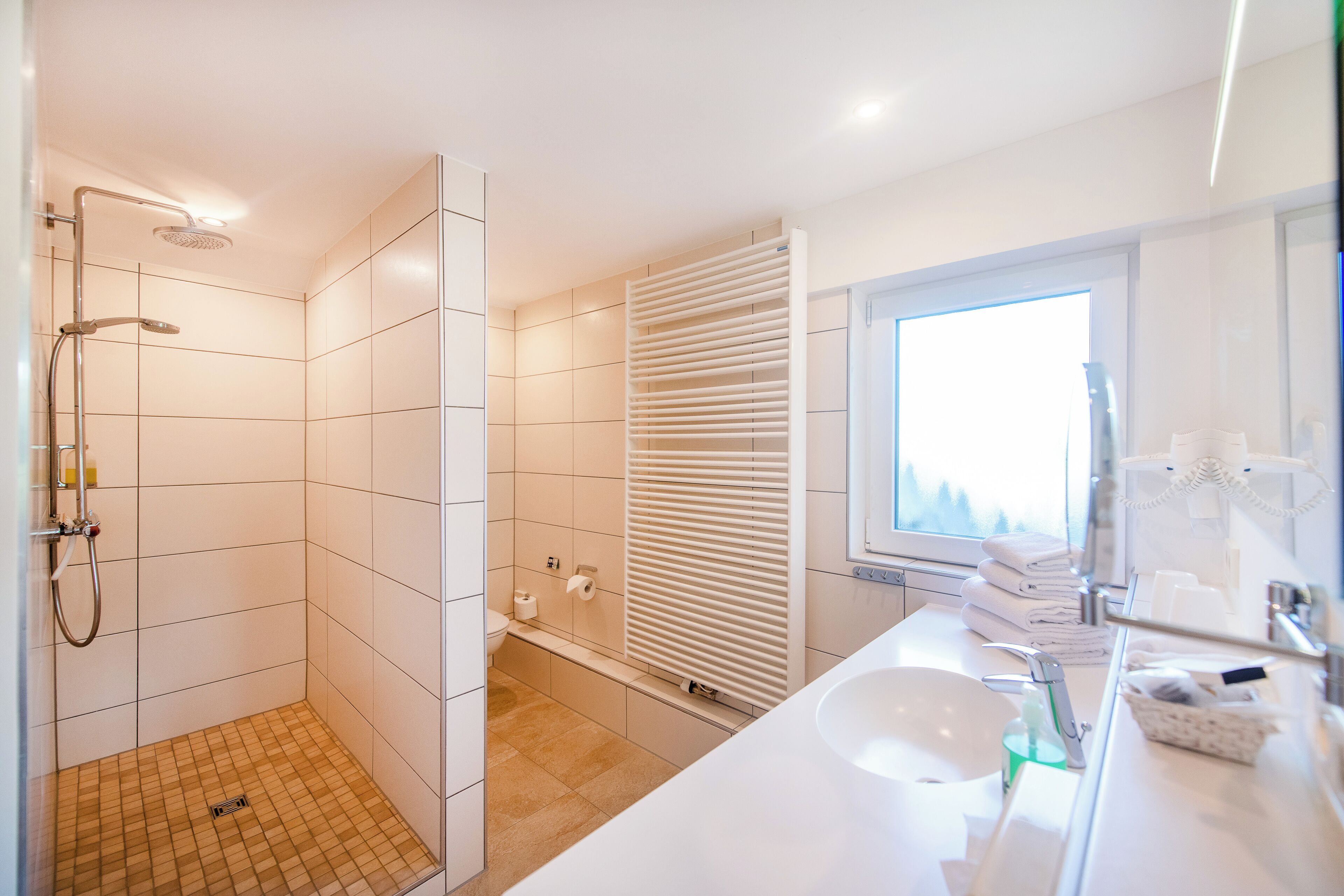 comfort double room | bathroom | free toiletries, hair dryer, towels