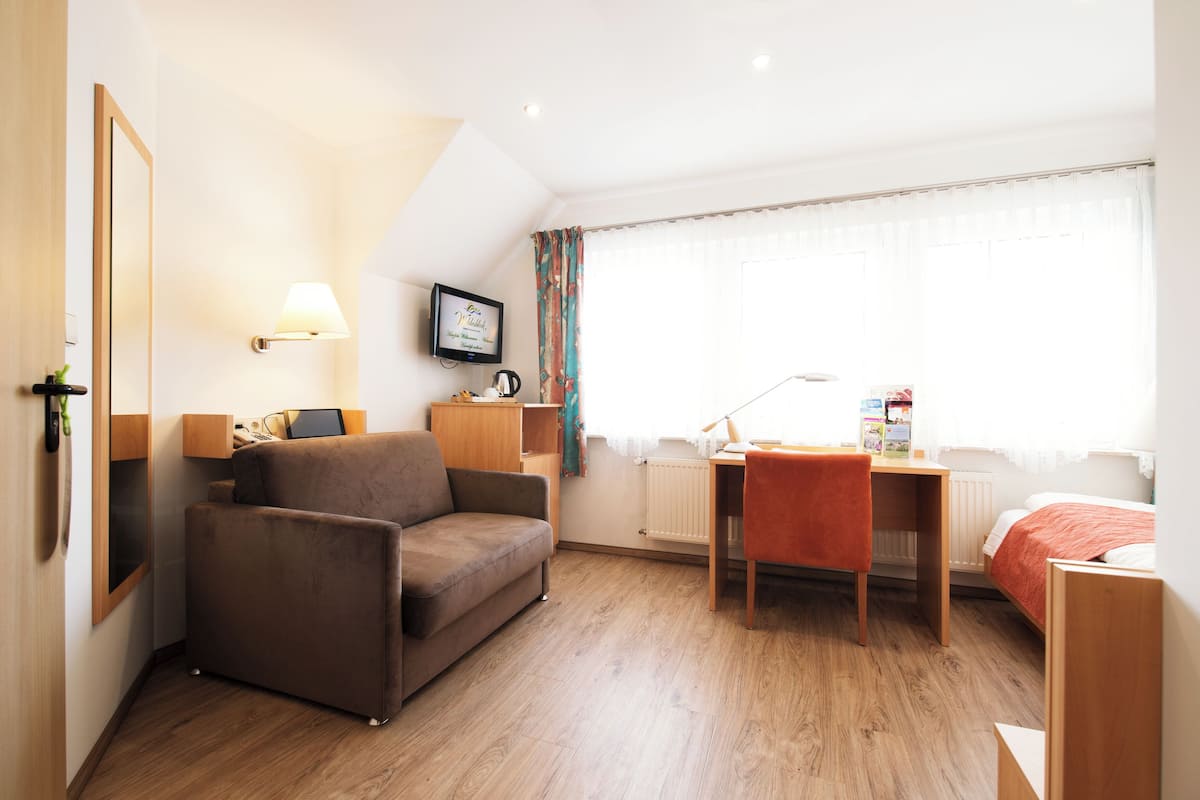 Single Room | Hypo-allergenic bedding, free minibar, in-room safe