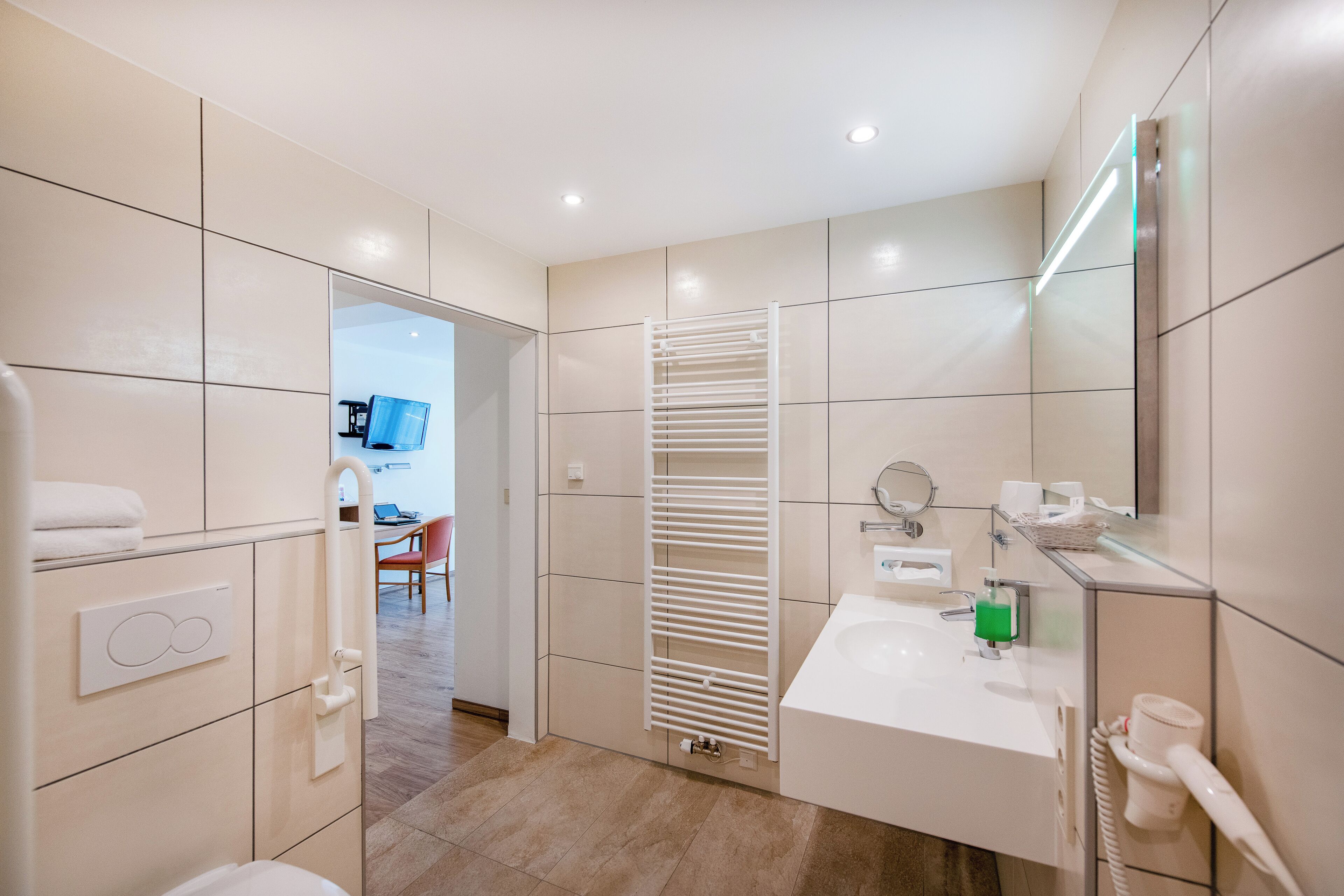 comfort double room | bathroom | free toiletries, hair dryer, towels