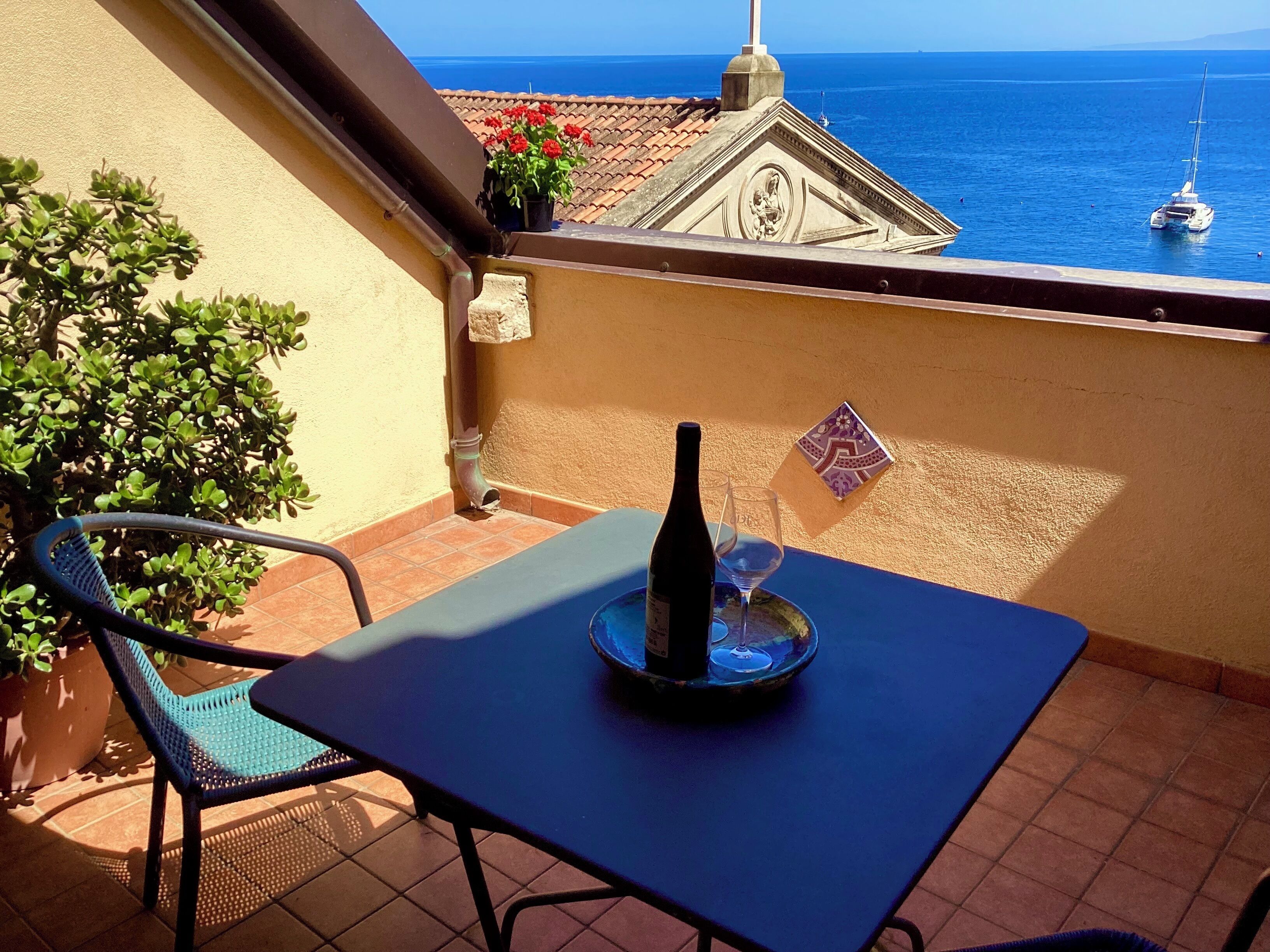 Superior Double Room, Sea View | Minibar, in-room safe, desk, cots/infant beds