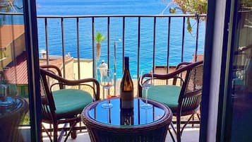 Doppia Standard, vista mare | Minibar, una cassaforte in camera, una scrivania
