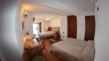 Standard Quadruple Room | Minibar, in-room safe, desk, cribs/infant beds