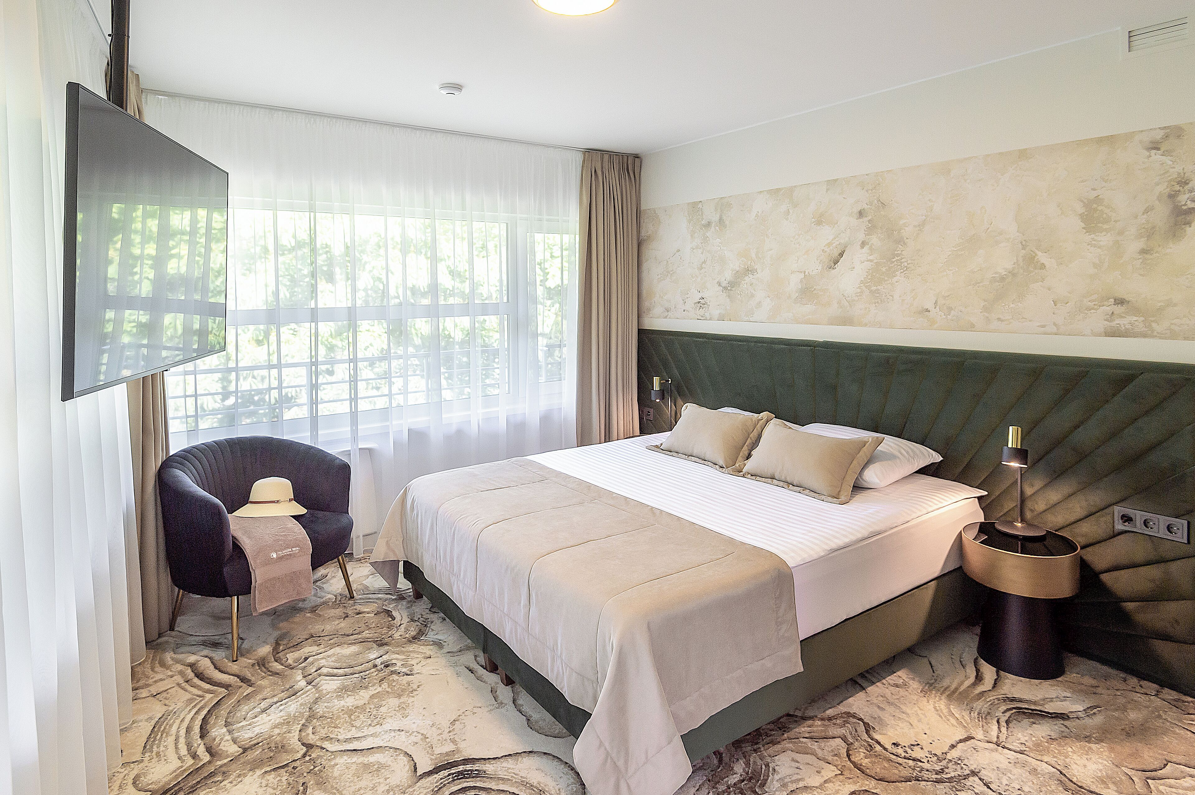 standard suite | 1 bedroom, minibar, in-room safe, desk