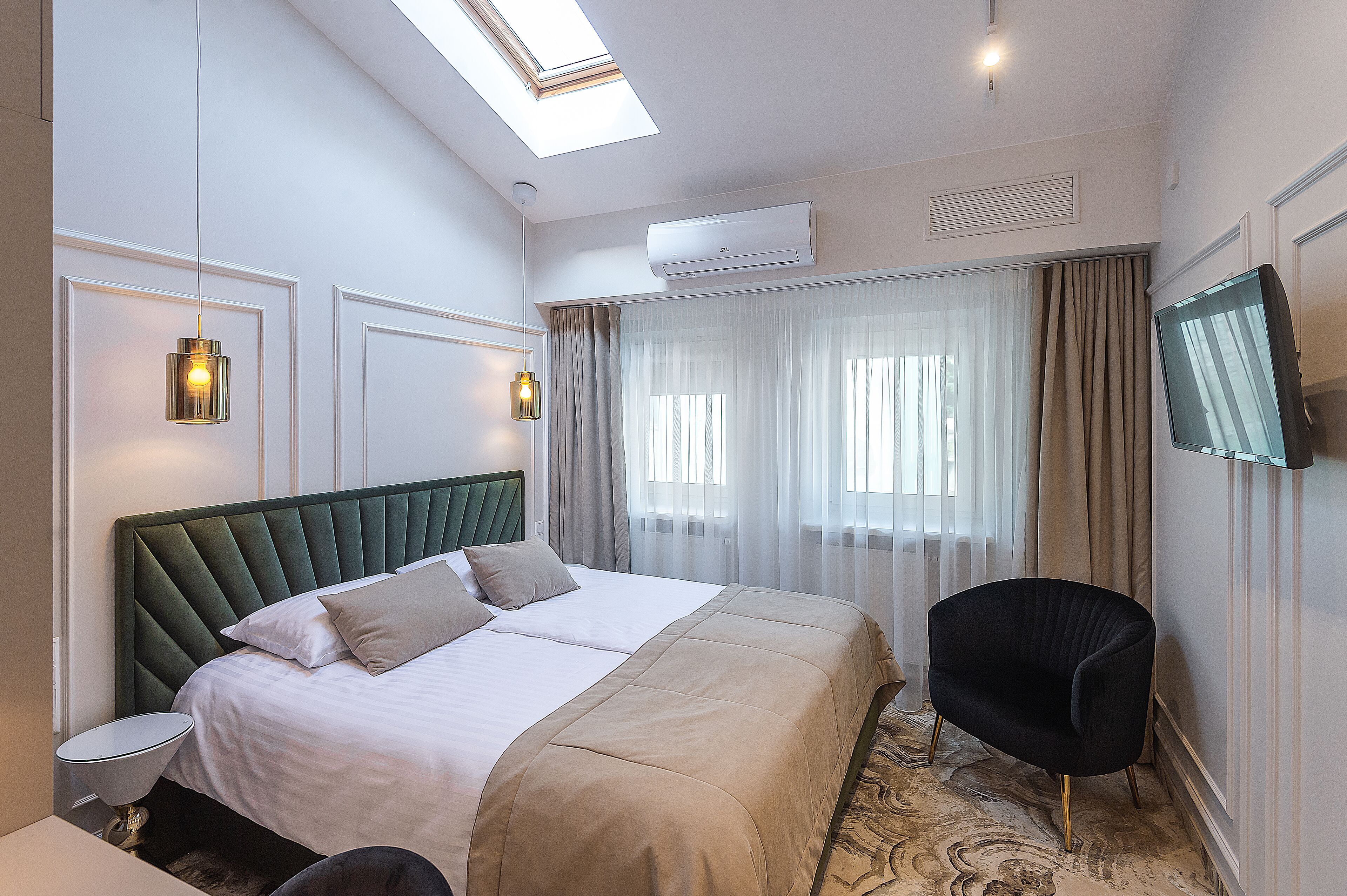 Classic Double Room | Minibar, in-room safe, desk, free WiFi