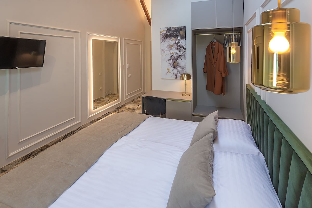 Classic Tek Büyük Yataklı Oda | 1 yatak odası, minibar, odada kasa, masa