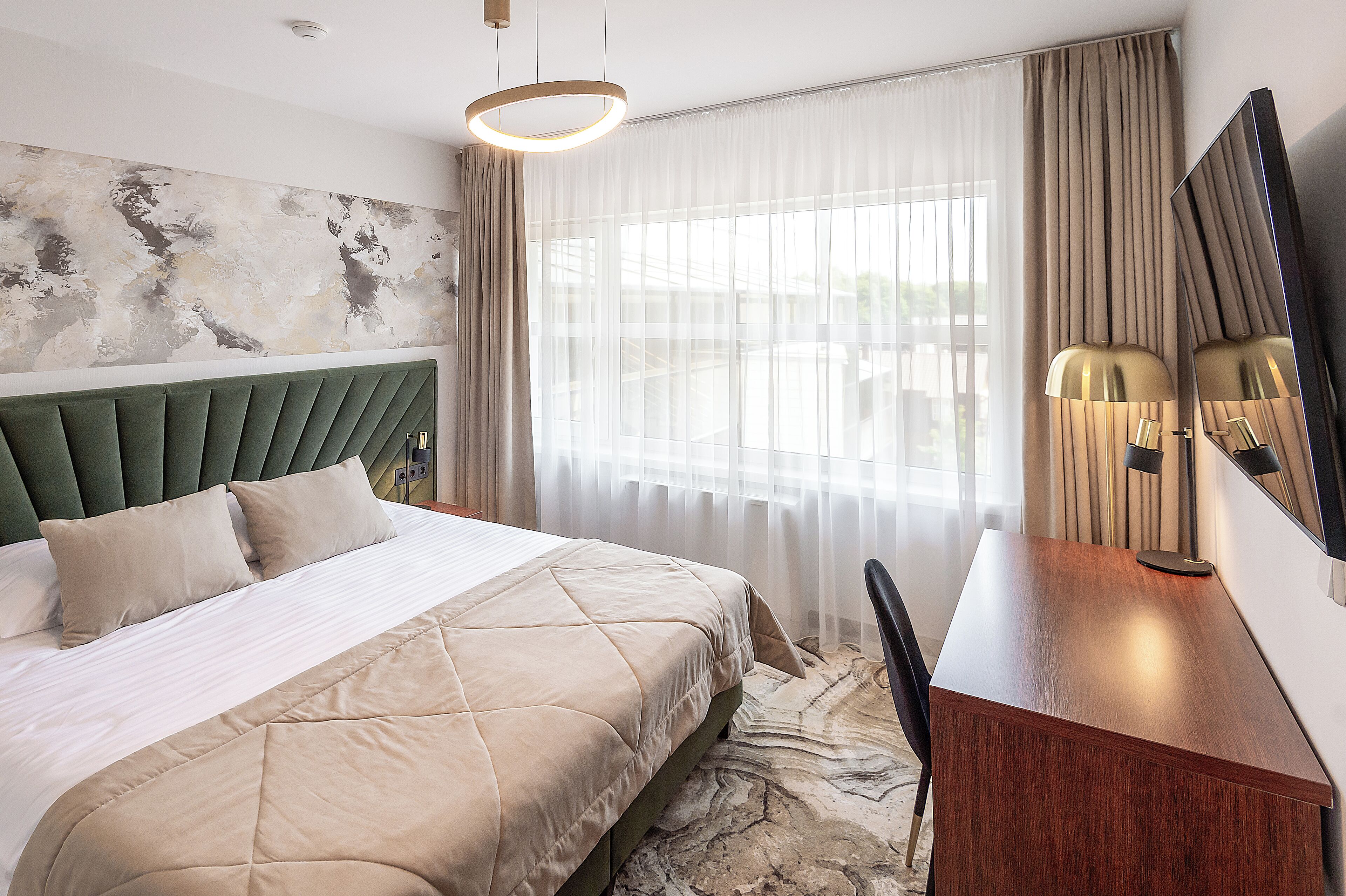 classic double room | 1 bedroom, minibar, in-room safe, desk