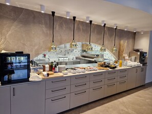 Desayuno buffet todos los días (con cargo)