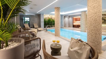 Indoor pool, sun loungers