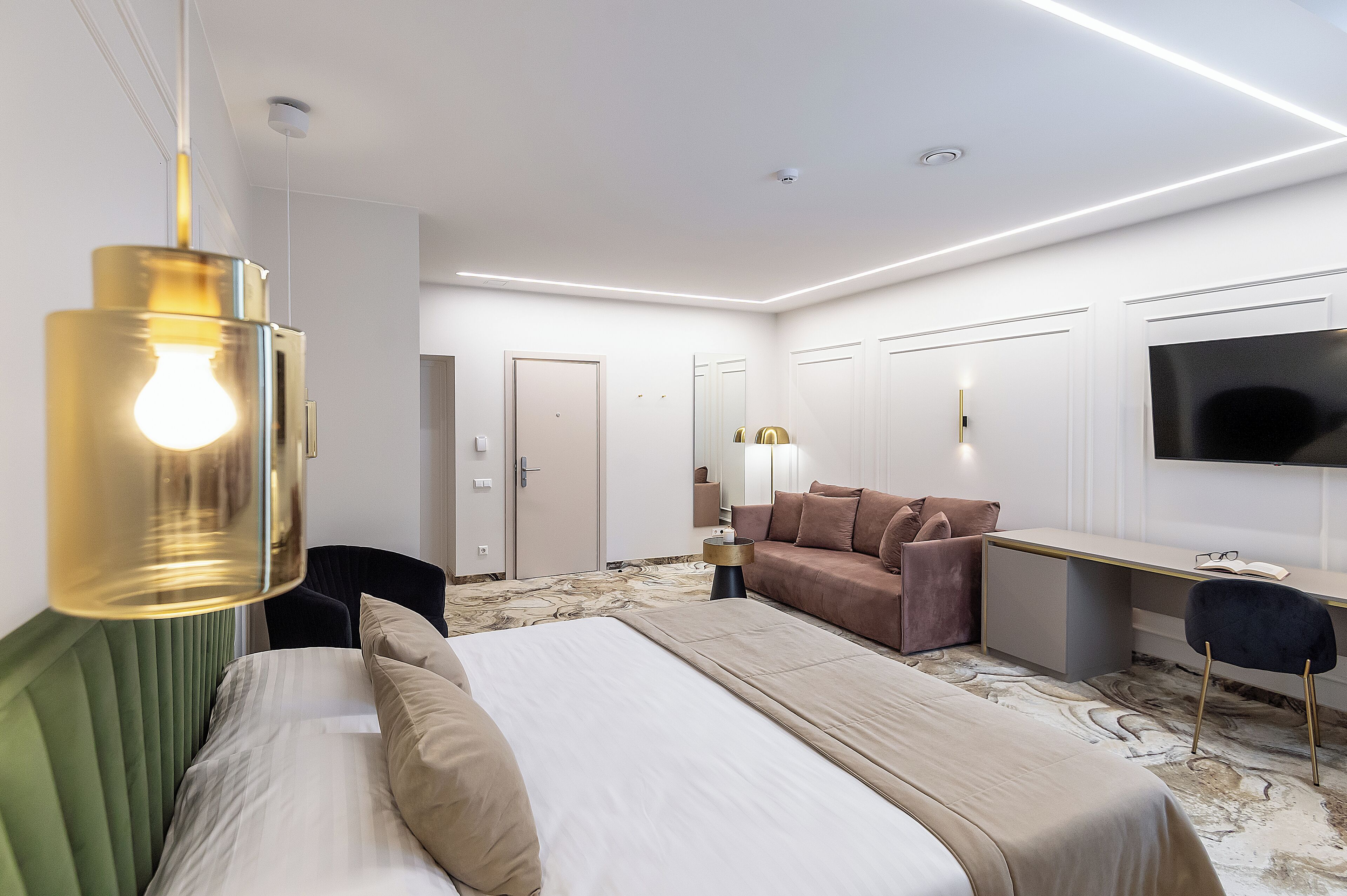 superior double room | 1 bedroom, minibar, in-room safe, desk