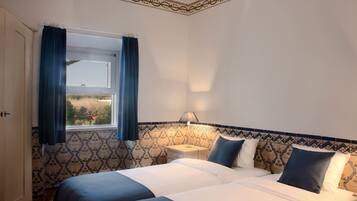 Minibar, caja de seguridad en la habitación, cortinas blackout y wifi