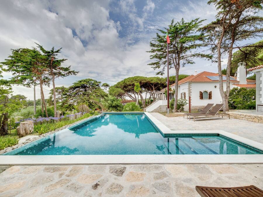 Outdoor pool, open 9:30 AM to 7:00 PM, pool umbrellas, sun loungers