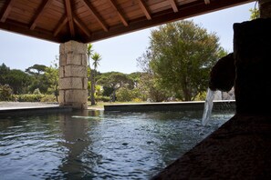 Outdoor pool, open 9:30 AM to 7:00 PM, pool umbrellas, sun loungers - Solar do Magoito (Sintra)