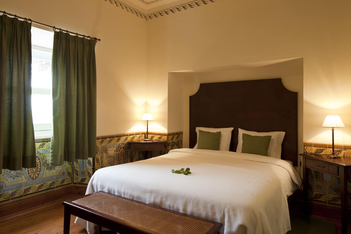 Minibar, in-room safe, blackout curtains, WiFi